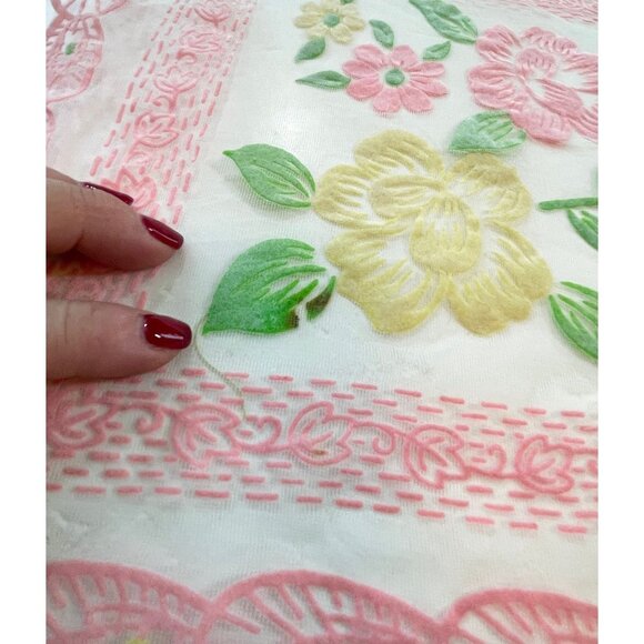 Vintage 1950s table runner, pink scalloped flocked fabric, MCM table decor - Picture 7 of 10